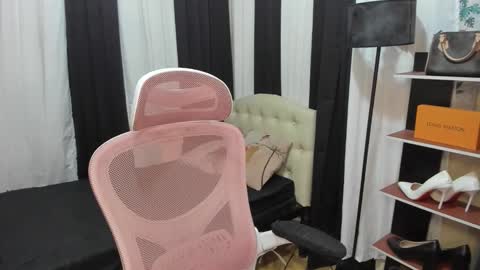 Snapshot of tsuncutrhein chatting on 11-11-25, 07:41 tsuncutrhein online show from 11-11-25, 07:41