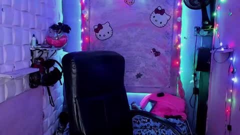 Snapshot of tsviolett chatting on 01-08-25, 09:01 BellaRoxanna online show from 01-08-25, 09:01