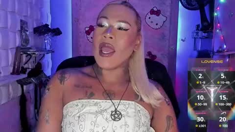 Snapshot of tsviolett chatting on 02-26-25, 06:21 BellaRoxanna online show from 02-26-25, 06:21