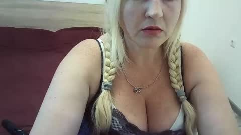 Snapshot of ttrnynela chatting on 06-26-26, 07:02 Ttrnynela online show from 06-26-26, 07:02
