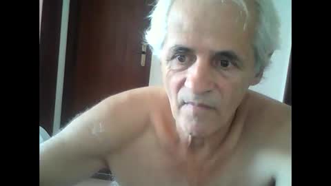 Snapshot of tuamigo8a chatting on 02-17-25, 03:42 Siveomeves online show from 02-17-25, 03:42