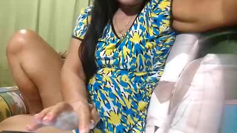 Snapshot of tuchmegently chatting on 12-17-25, 09:21 Mae online show from 12-17-25, 09:21