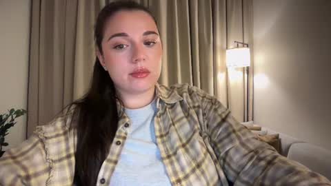 Snapshot of tutti_frutti_ chatting on 06-17-26, 09:27 Ariana online show from 06-17-26, 09:27