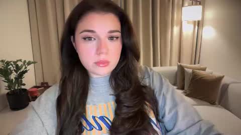Snapshot of tutti_frutti_ chatting on 06-19-26, 08:12 Ariana online show from 06-19-26, 08:12