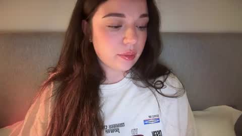 Snapshot of tutti_frutti_ chatting on 07-19-26, 06:55 Ariana online show from 07-19-26, 06:55