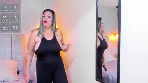 Snapshot of tutu_milf chatting on 10-25-25, 12:13 Tutu online show from 10-25-25, 12:13