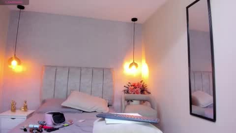 Snapshot of tutu_milf chatting on 11-09-25, 12:14 Tutu online show from 11-09-25, 12:14