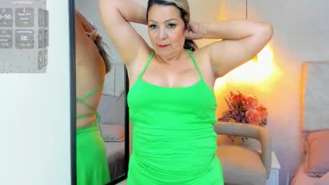 Snapshot of tutu_milf chatting on 01-31-26, 07:23 Tutu online show from 01-31-26, 07:23
