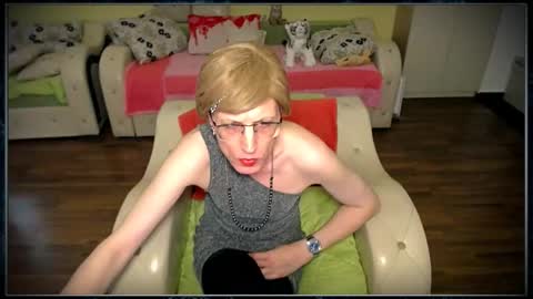 Snapshot of tvclementine chatting on 01-09-25, 11:03 Clementine online show from 01-09-25, 11:03