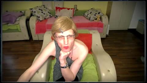 Snapshot of tvclementine chatting on 02-10-25, 02:26 Clementine online show from 02-10-25, 02:26