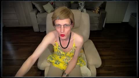 Snapshot of tvclementine chatting on 09-12-25, 07:52 Clementine online show from 09-12-25, 07:52