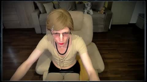 Snapshot of tvclementine chatting on 09-16-25, 07:42 Clementine online show from 09-16-25, 07:42