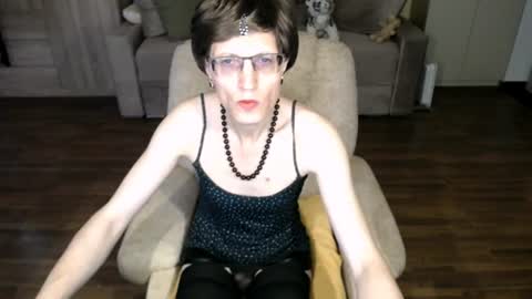Snapshot of tvclementine chatting on 07-19-26, 08:51 Clementine online show from 07-19-26, 08:51