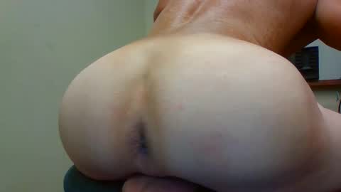 Snapshot of twayne29x chatting on 10-22-25, 07:19 twayne29x online show from 10-22-25, 07:19