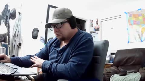 Snapshot of tweeter74 chatting on 01-11-25, 07:39 Tweeter74 online show from 01-11-25, 07:39