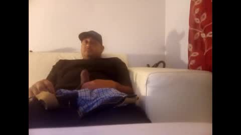 Snapshot of twest84 chatting on 12-19-25, 11:06 twest84 online show from 12-19-25, 11:06