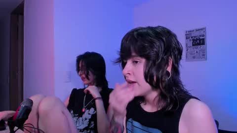 Snapshot of twilightmuses chatting on 12-20-25, 11:23 Eve Lili online show from 12-20-25, 11:23