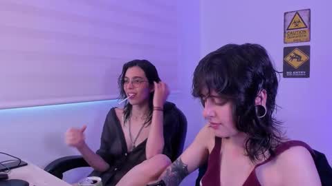 Snapshot of twilightmuses chatting on 01-11-26, 09:31 Eve Lili online show from 01-11-26, 09:31