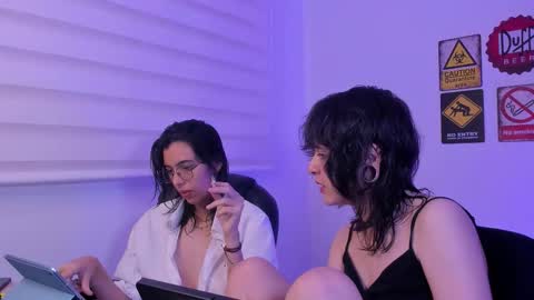 Snapshot of twilightmuses chatting on 02-04-26, 10:04 Eve Lili online show from 02-04-26, 10:04