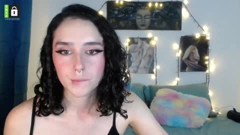 Snapshot of twinflamesxx chatting on 01-25-25, 12:48 TwinFlamesXX online show from 01-25-25, 12:48