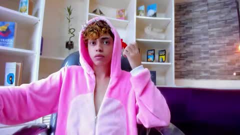 twinkk_guyy online show from 11-23-25, 08:08