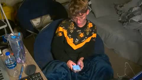 Snapshot of twinktools chatting on 09-20-25, 01:56 shytwink online show from 09-20-25, 01:56