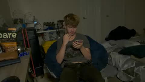 Snapshot of twinktools chatting on 10-04-25, 01:53 shytwink online show from 10-04-25, 01:53