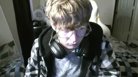 Snapshot of twinktools chatting on 12-19-25, 11:45 shytwink online show from 12-19-25, 11:45