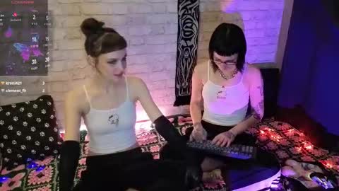 Snapshot of twins_terror chatting on 12-18-25, 08:37 Sin and Skin online show from 12-18-25, 08:37