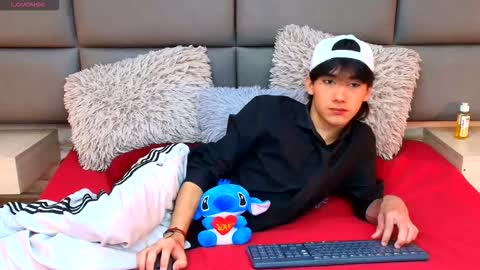 twinslovers_ online show from 10-24-25, 12:52