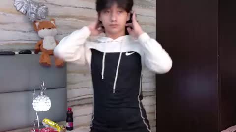 Snapshot of twinslovers_ chatting on 06-12-26, 04:55 twinslovers_ online show from 06-12-26, 04:55