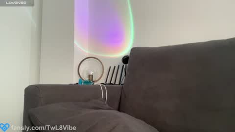 Snapshot of twl8vibe chatting on 07-04-26, 12:22 Molly and Nick online show from 07-04-26, 12:22