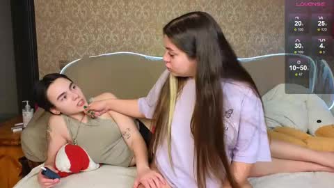 Snapshot of twobabesweet chatting on 01-18-25, 12:15 Welcome guys We Lili and Vic PVT open online show from 01-18-25, 12:15