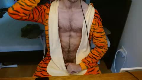 Snapshot of twunkyfitstud chatting on 10-31-25, 09:16 twunkyfitstud online show from 10-31-25, 09:16