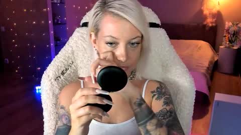 Miley online show from 10-20-25, 11:32