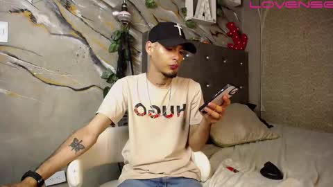 Snapshot of tyl3r_coop3r chatting on 09-17-25, 02:46 tyl3r_coop3r online show from 09-17-25, 02:46