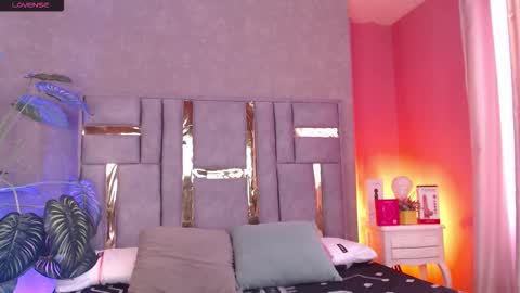 Snapshot of tyla_ks chatting on 11-11-25, 07:58 tyla_ks online show from 11-11-25, 07:58