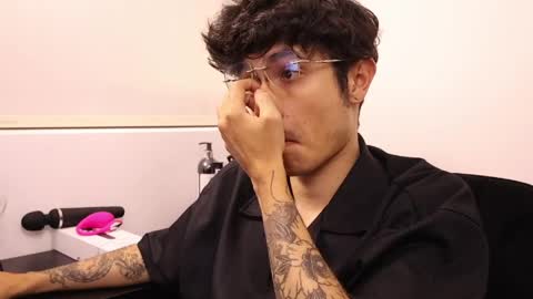 Snapshot of tyler_blade chatting on 04-08-26, 11:48 tyler_blade online show from 04-08-26, 11:48