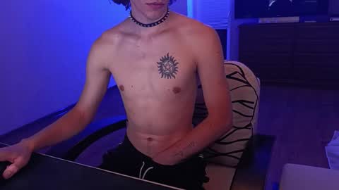 Snapshot of tyler_hack chatting on 10-10-25, 06:51 Tyler and Chris online show from 10-10-25, 06:51