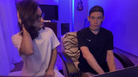 Snapshot of tyler_hack chatting on 10-12-25, 07:57 Tyler and Chris online show from 10-12-25, 07:57