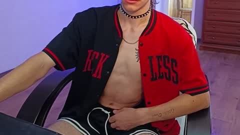 Snapshot of tyler_hack chatting on 10-13-25, 12:27 Tyler and Chris online show from 10-13-25, 12:27