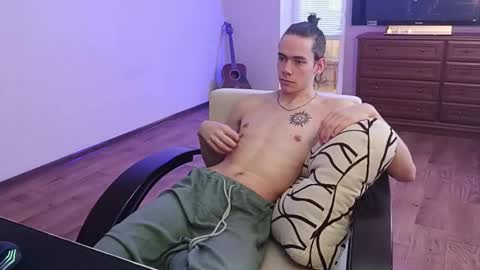 Snapshot of tyler_hack chatting on 10-24-25, 10:11 Tyler and Chris online show from 10-24-25, 10:11