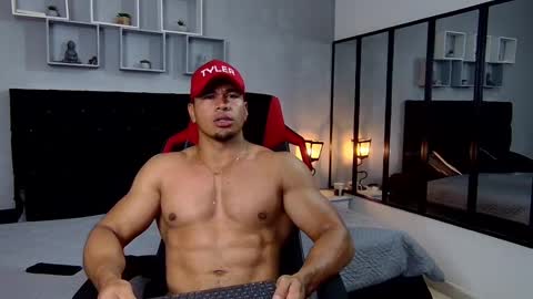 tyler_hank1 online show from 03-05-25, 08:54