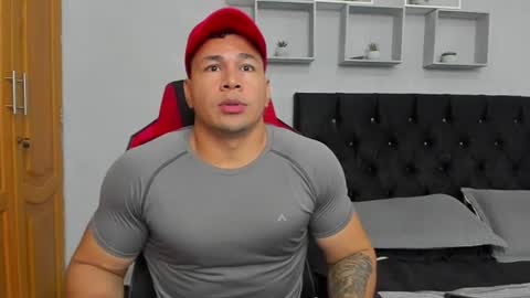 tyler_hank1 online show from 06-12-26, 10:41
