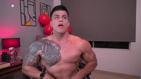 Snapshot of tyler_muscle chatting on 02-15-26, 12:18 David online show from 02-15-26, 12:18