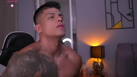 Snapshot of tyler_muscle chatting on 05-18-26, 06:36 David online show from 05-18-26, 06:36