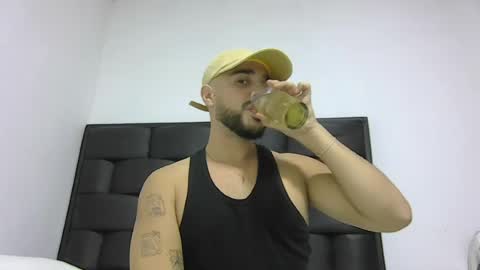 Snapshot of tylerelias22 chatting on 07-12-26, 07:21 tylerelias22 online show from 07-12-26, 07:21