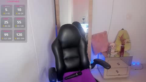 Snapshot of tylor_love chatting on 11-24-25, 10:53 tylor_love online show from 11-24-25, 10:53