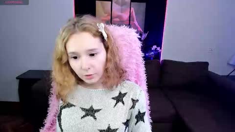 Snapshot of uco_mon chatting on 10-27-25, 02:43 Uco online show from 10-27-25, 02:43