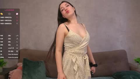 Snapshot of udelaborom chatting on 02-01-25, 10:15 Lili online show from 02-01-25, 10:15